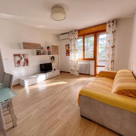 Lovely Apartment A Due Passi Dal Mare Rimini Exterior photo