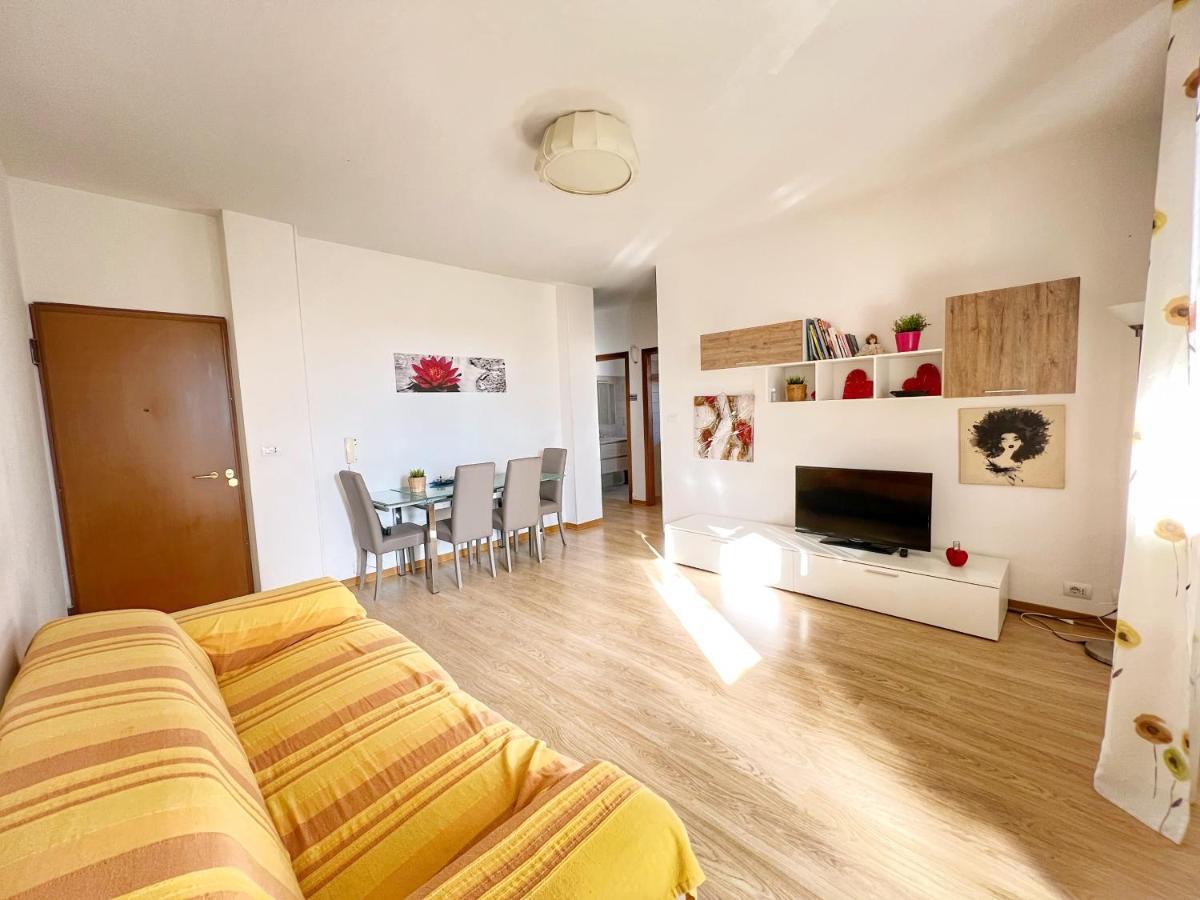 Lovely Apartment A Due Passi Dal Mare Rimini Exterior photo