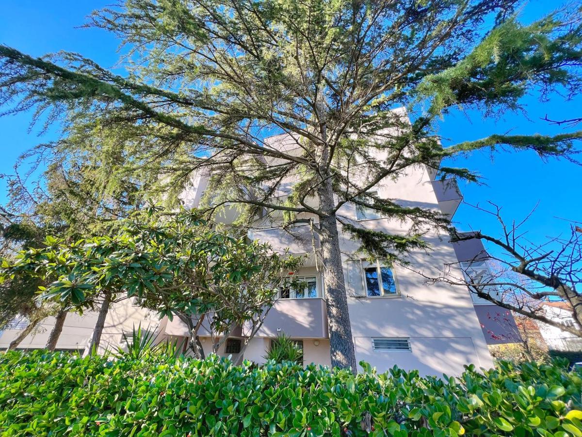 Lovely Apartment A Due Passi Dal Mare Rimini Exterior photo