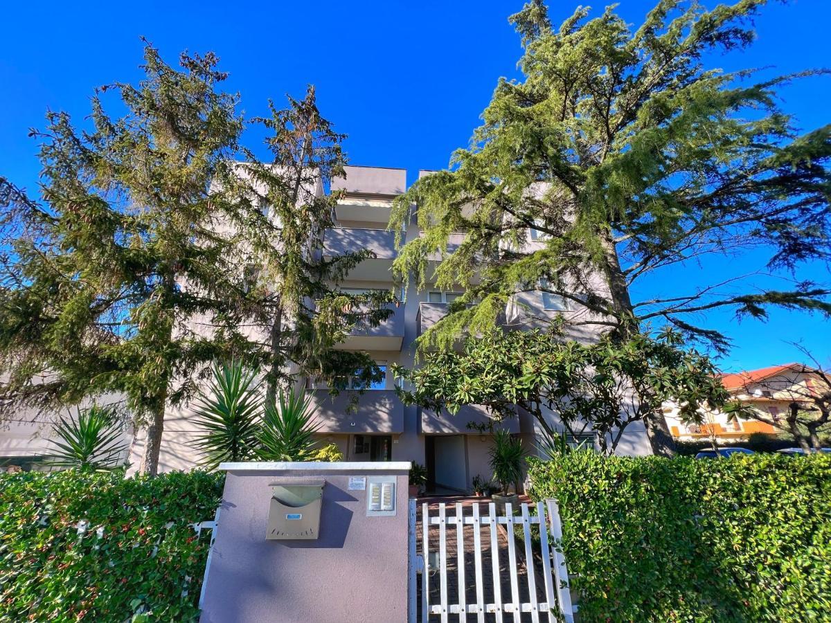 Lovely Apartment A Due Passi Dal Mare Rimini Exterior photo